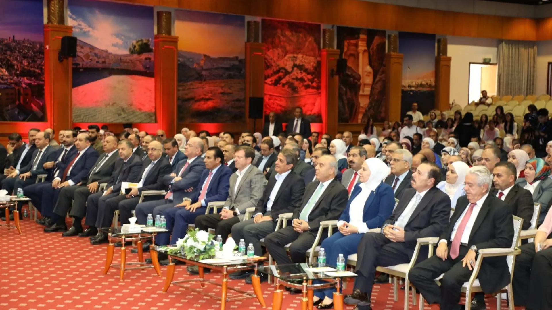وزارة التربية تكرم المعلمين بمناسبة يومهم العالمي