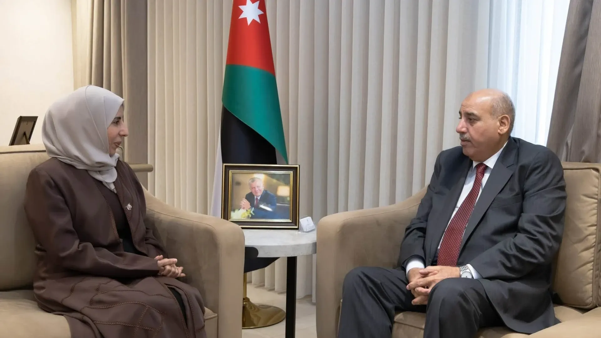 رئيس مجلس النواب يلتقي وزيرة الخارجية اليمنية