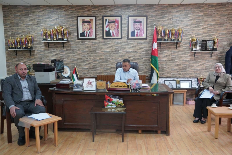 العواودة يترأس اجتماع لجنة التوجيه المهني ويؤكد أهمية تعزيز توجه الطلبة نحو التعليم المهني والتقني