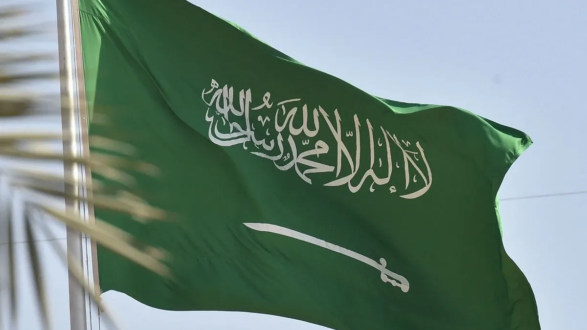 السعودية تمدد تعليق الرحلات في مطار الرياض